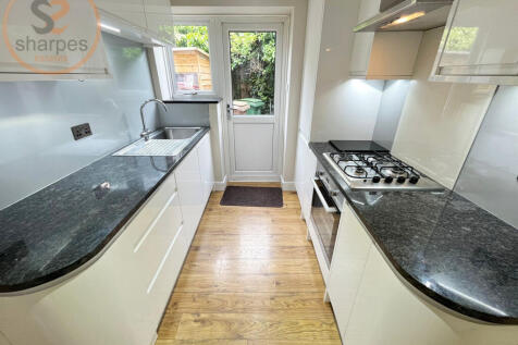 8. kitchen.jpeg