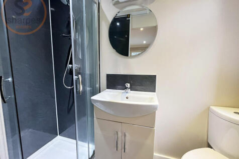 10. ensuite.jpeg