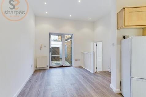 CAM03524G0-PR0053-STILL002