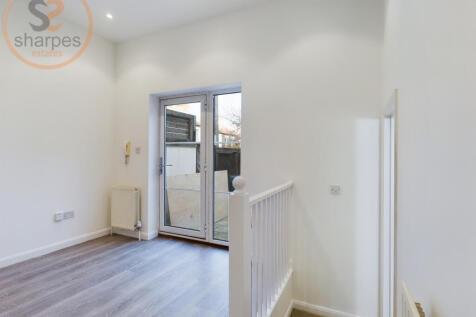 CAM03524G0-PR0053-STILL007