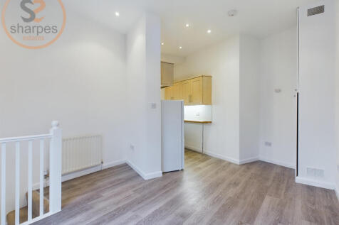 CAM03524G0-PR0053-STILL001