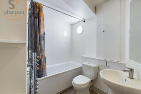 CAM03524G0-PR0053-STILL008