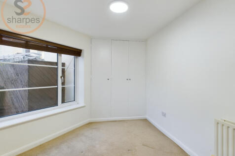 CAM03524G0-PR0053-STILL012