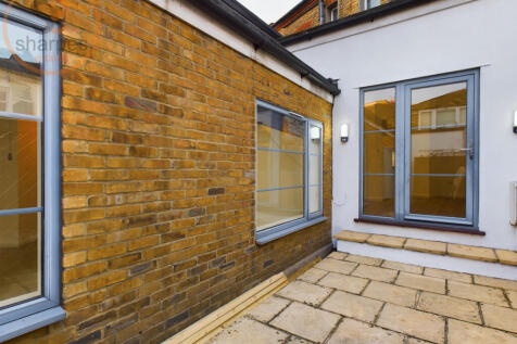 CAM03524G0-PR0053-STILL014