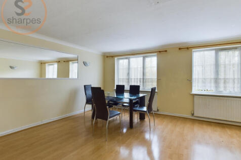 CAM03524G0-PR0054-STILL011