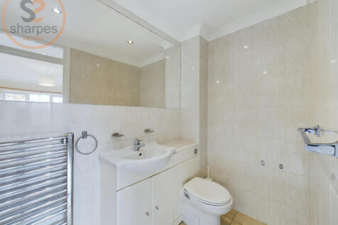 CAM03524G0-PR0054-STILL018