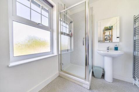 Bath/shower room