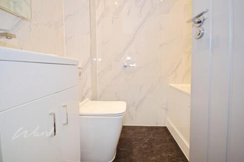 flat d bathroom