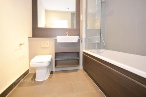 peninsula bathroom 