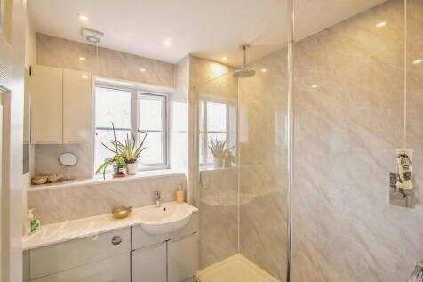 pochard shower room