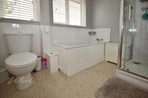 wainscott bathroom