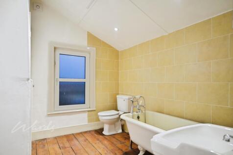clive bathroom