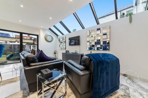 Fairwater-Grove-East-19.jpg