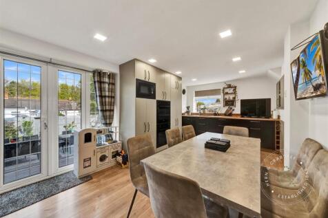 Brundall-Crescent-18.jpg
