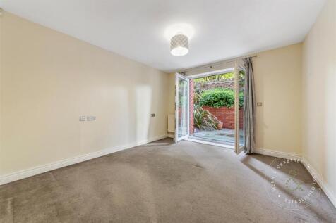 Clive-Hall-Court-04.jpg