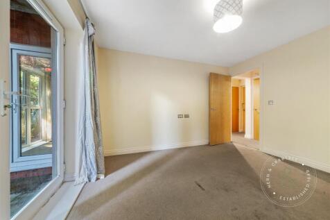 Clive-Hall-Court-05.jpg