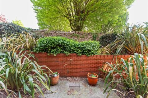 Clive-Hall-Court-14.jpg