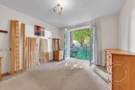 Clive-Hall-Court-05.jpg