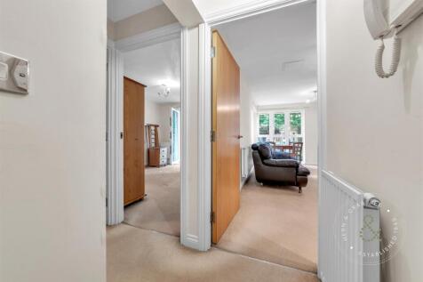 Clive-Hall-Court-01.jpg