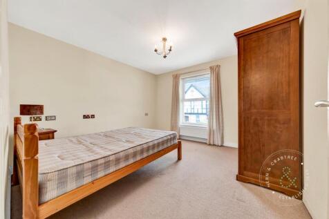 Clive-Hall-Court-02.jpg