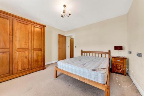 Clive-Hall-Court-03.jpg