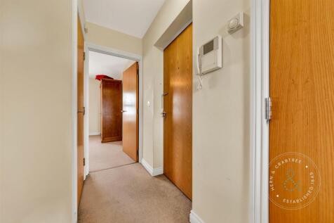 Clive-Hall-Court-01.jpg