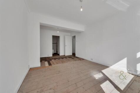 Gilian-Road-04.jpg