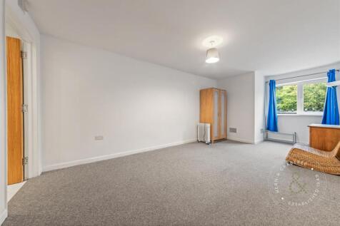 Woodley-Court-03.jpg