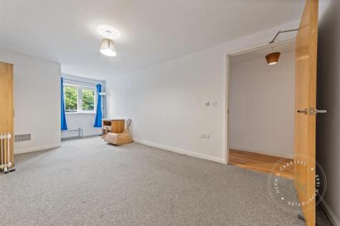 Woodley-Court-02.jpg