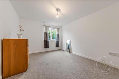 Woodley-Court-05.jpg