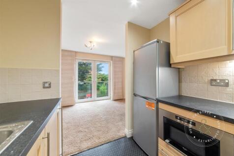 Clive-Hall-Court-12.jpg