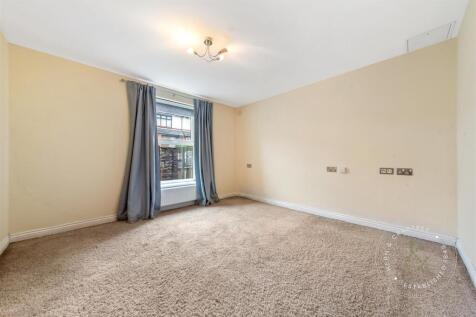 Clive-Hall-Court-01.jpg
