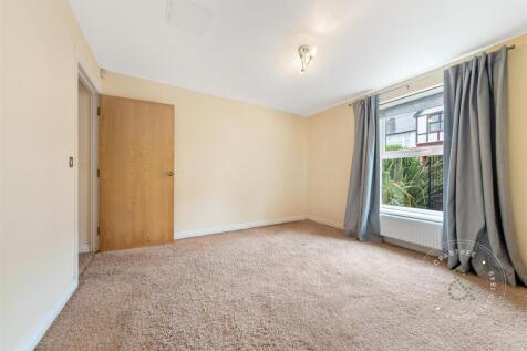 Clive-Hall-Court-02.jpg