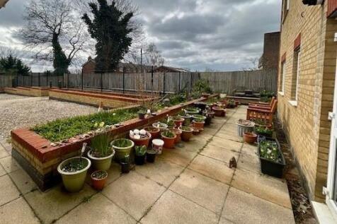 18 st Michaels Place garden area.jpg