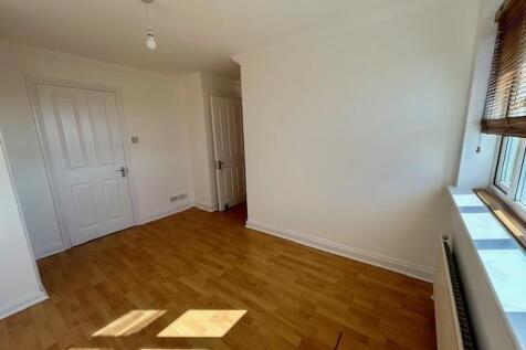 18 St Michael Place bedroom.jpg