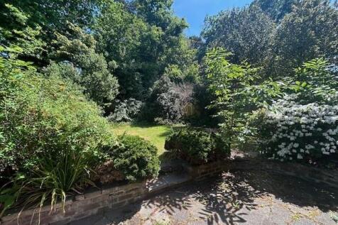 13 Cambrian Close garden 2.jpg