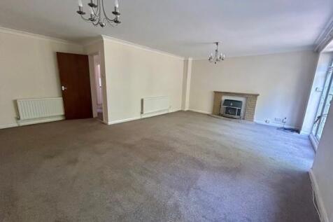 13 Cambrian Close lounge.jpg