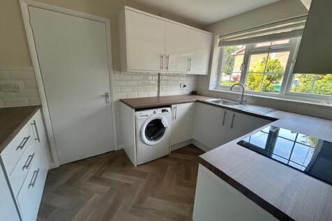 13 Cambrian Close kitchen 1.jpg