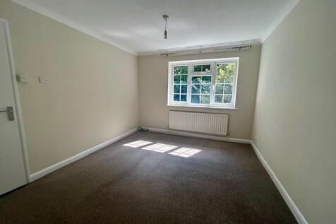 13 Cambrian Close bedroom.jpg
