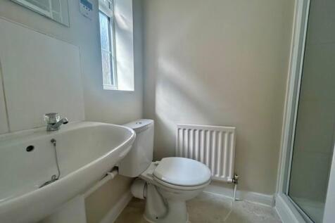 13 Cambrian Close shower room.jpg