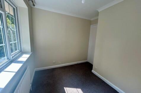 13 Cambrian Close bedroom 4.jpg