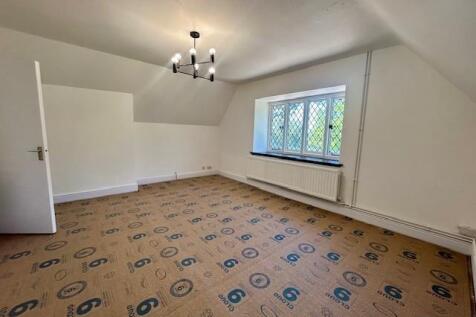 12 Tudor Hall lounge.jpg