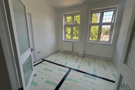 12 Tudor Hall bedroom 2.jpg