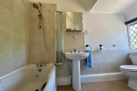 12 Tudor Hall bathroom.jpg