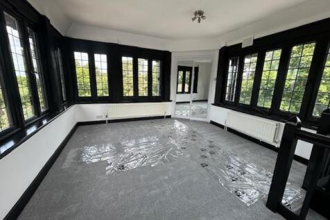12 Tudor Hall top room 4.jpg