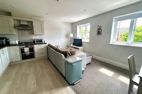 3 longdon Court lounge dining.jpg