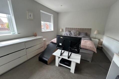 3 langdon Court Bedroom.jpg