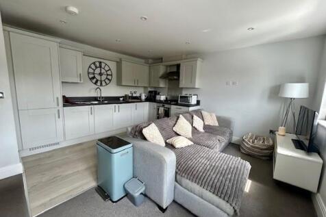 3 langdon Court lounge kitchen.jpg