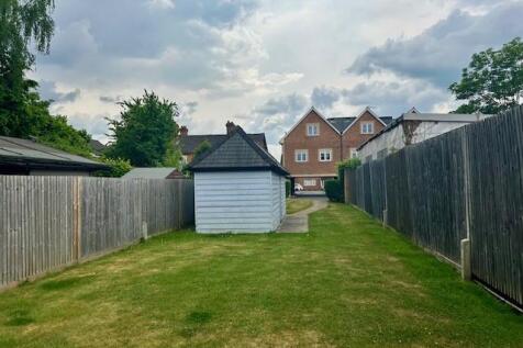 3 Langdon Court garden and shed.jpg