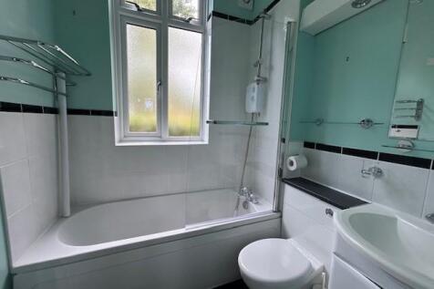 1 North Minden House bathroom 1.jpg